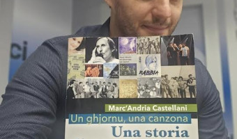 « Un ghjornu, una canzona » : da a cronaca à u libru.